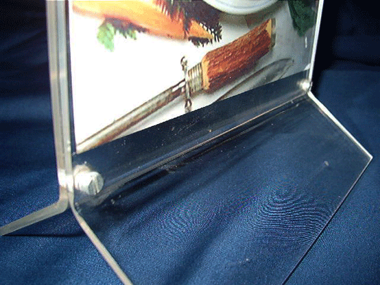 The lower part of the Y-Menu Holder with a paper inside